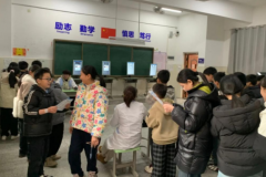 体现在讲堂教育的精准化上更体现在优质